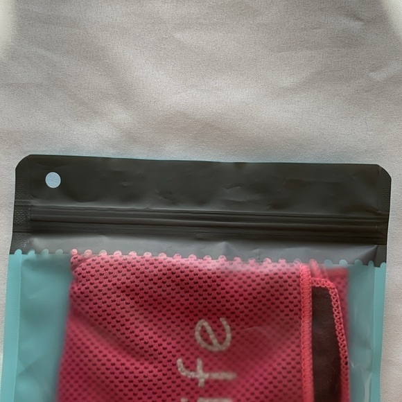 NWOT - Good Life/Your Choice Cooling Towel One Size - Picture 4 of 6